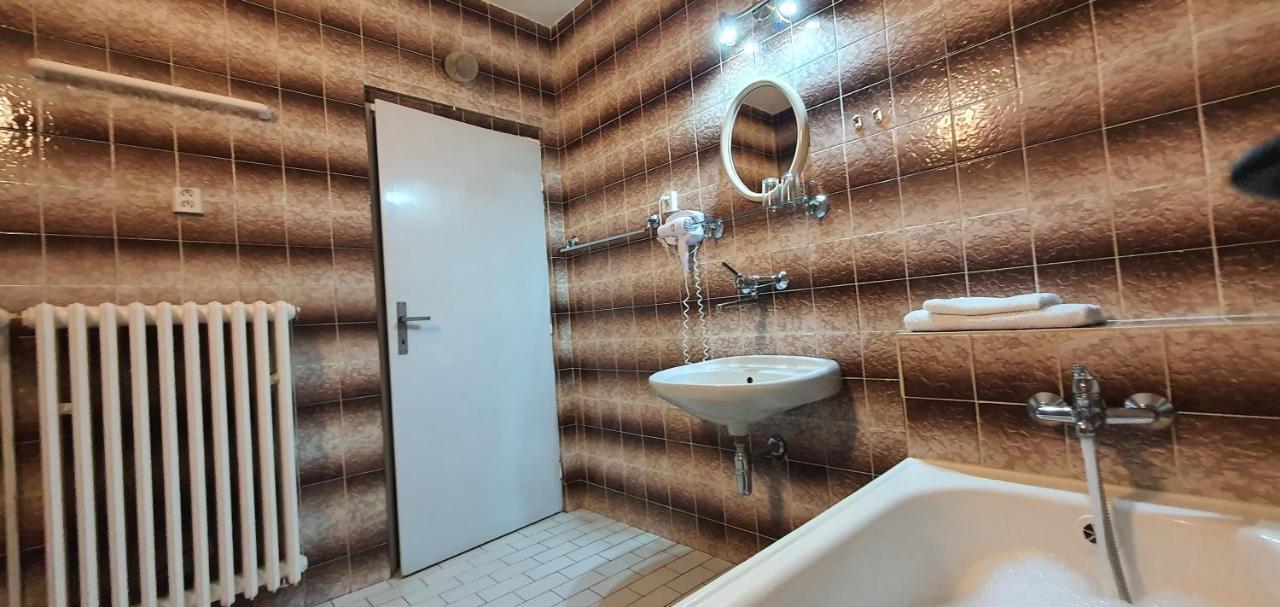 M-Tourist Otel Prag Dış mekan fotoğraf